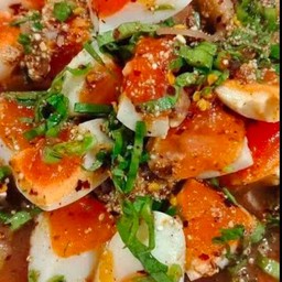 ข้าวลาบไข่ต้ม