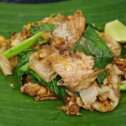 เส้นใหญ่ผัดซีอิ๋วหมู