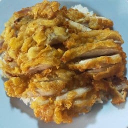 ข้าวหมูทอด นายพีร์ (ตลาดเตียกุ่ยฮวด)