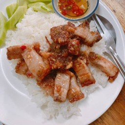 ข้าวหมูกรอบคั่วกะปิ สูตรเด็ด