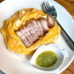 ข้าวไข่ข้นหมูกรอบ