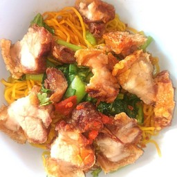 บะหมี่หมูกรอบ