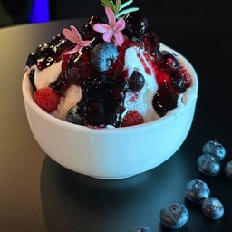 Blueberry cream cheese bingsu