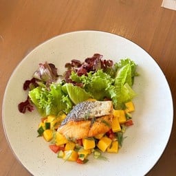 Sunza Salad - Sweet Mango with Fresh Salmon