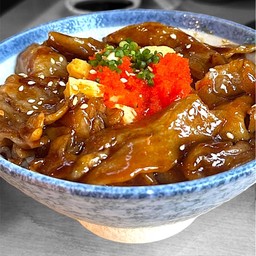 ข้าวหมูสามชั้นย่างทรงเครื่อง