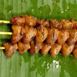ไก่ย่างแดง หน้าหมุ่บ้านเศรษฐกิจ ตลาดหน้าหมู่บ้านเศรษฐกิจ