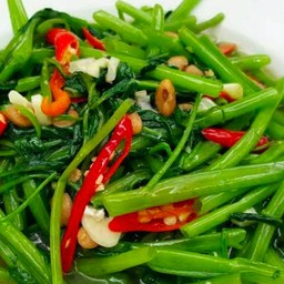 ผัดผักบุ้ง (ราดข้าว)