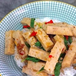 ข้าวราดกะเพราหมูยอ สุดจึ้ง