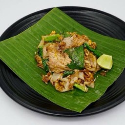 เส้นใหญ่ผัดซีอิ๋วไก่