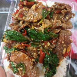 กะเพราหมูหมัก