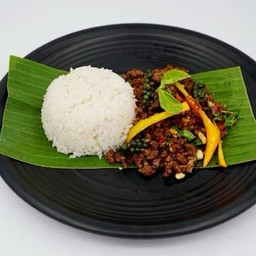 ข้าวกระเพราเนื้อพรีเมี่ยม
