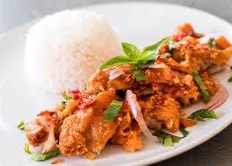(อร่อยซ่ากับโค้ก) ข้าวยำไก่แซ่บ