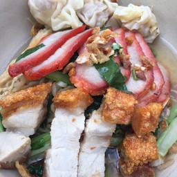 บะหมี่เกี๊ยวหมูแดงหมูกรอบ