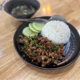 ข้าวกะเพราเนื้อสับ