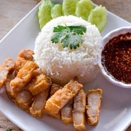 ข้าวหมูทอด เจ้าแรก เจ้าเก่า ที่เปลี่ยนชื่อนิดหน่อย