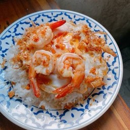 ข้าวไข่ดาวเป็ด ปะทะกุ้งกระเทียม