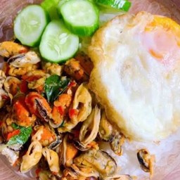 (อร่อยซ่ากับโค้ก) กะเพราหอยแมลงภู่ ราดข้าว