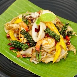 เส้นใหญ่ขี้เมาทะเล