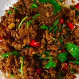 กะเพราเนื้อราดข้าว