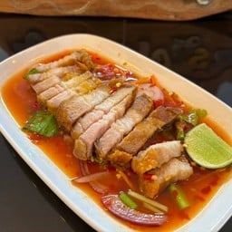ยำหมูกรอบ