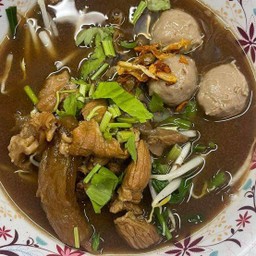 ก๋วยเตี๋ยวเนื้อ ชิ้น-สด-เปื่อย (น้ำแยกหม้อ)
