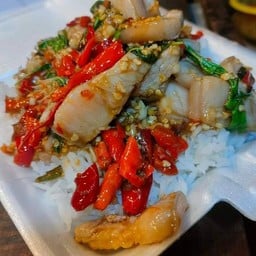 ข้าวกระเพราหมูสามชั้น
