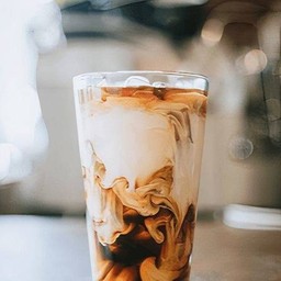 ลาเต้มะพร้าวอ่อน-เย็น