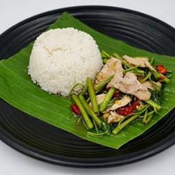 ข้าวผัดผักบุ้งหมูชิ้น