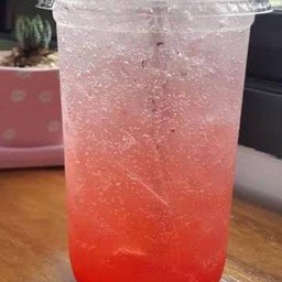 สตอเบอรี่โซดา