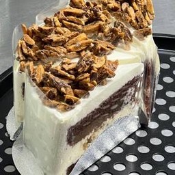 100 Almond  caramel chocolate 1 ชิ้น
