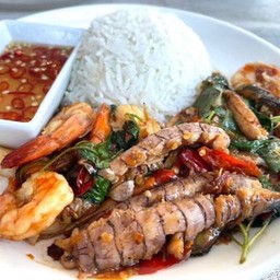 ข้าวกะเพราทะเลรวมพิเศษ (ราดข้าว)