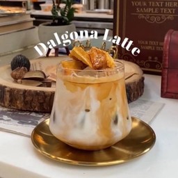 Dalgona Latte