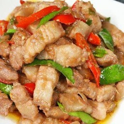 ข้าวราดสามชั้นผักกะปิ
