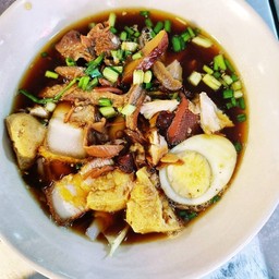 เฮียตงข้าวขาหมูน้ำแดง-ก๋วยจั๊บน้ำข้น