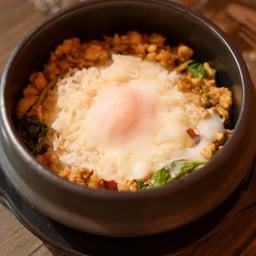 ข้าวกะเพราไข่ออนเซน