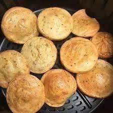 ยำขนมจีนไก่ยอทอด