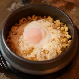 ข้าวกระเทียมไข่ออนเซน