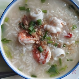 ข้าวต้มทะเล (กุ้ง ปลาหมึก)