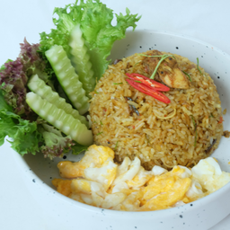 ข้าวผัดไตปลาแห้ง ไข่ขยี้ Fried rice with spicy dried fish paste and Thai scramble egg