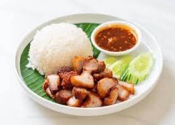 ข้าวหมูสามชั้นทอดน้ำปลา