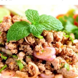 ลาบหมูใส่หนังหมู