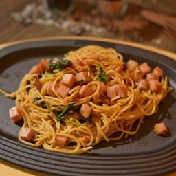 สปาเกตตี้เบคอนพริกแห้ง