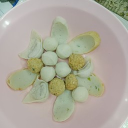 ลูกชิ้นลวก