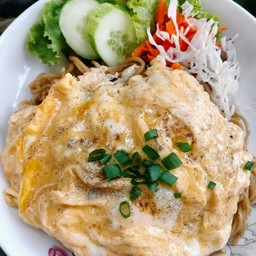 กระเพรามาม่าหมูสับไข่ข้น