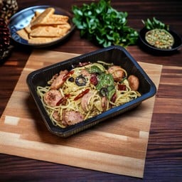 สปาเก็ตตี้พริกแห้งไส้กรอก