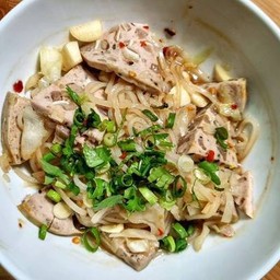 ตำเส้นเล็กหมูยอ