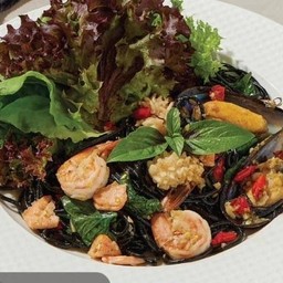 สปาเก็ตตี้เส้นดำซีฟู้ด