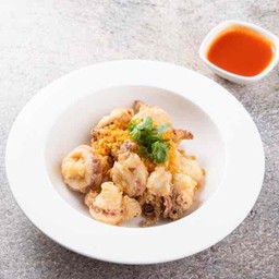 ปลาหมึกไข่ทอดกระเทียม