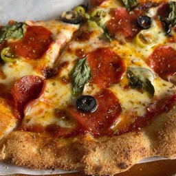 Diavola pizza (เดียโวล่า พิซซ่า)