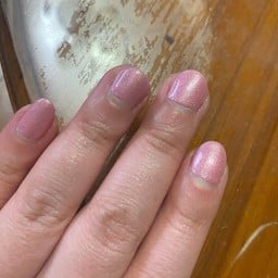 สาขานี้ทำแย่มากเลย ราคาขนาดนี้เสียดายเงินมากๆ ทาเล็บเจล ตะไบเล็บก็ไม่เสมอกัน แหว